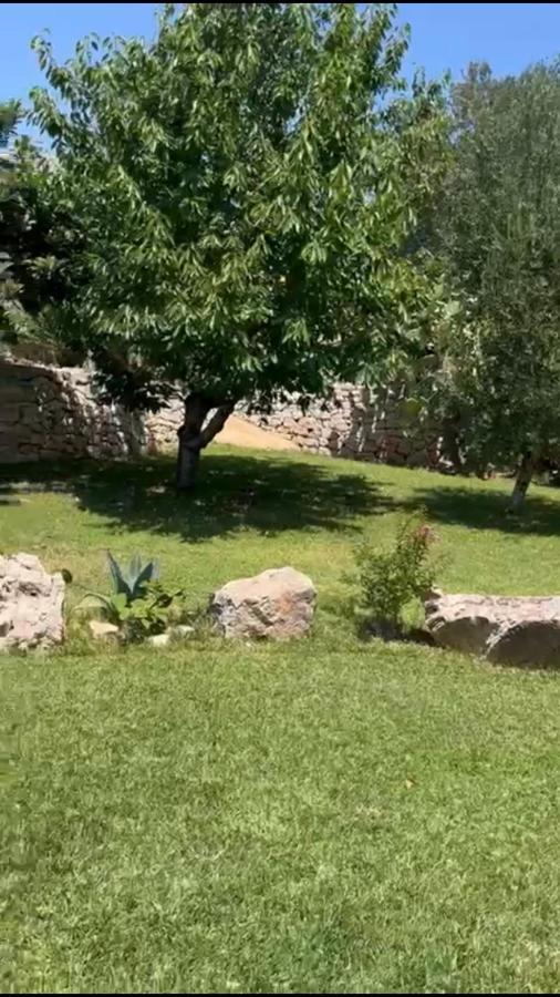 Trulli Tesoro Bed and Breakfast Cisternino Exterior foto